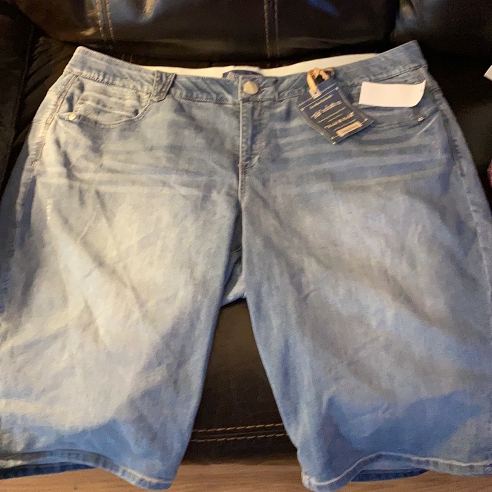 Democracy Ab solution Light Blue Destructed Bermuda Plus Shorts 22w